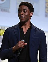 Chadwick Boseman incarne T'Challa dans l'univers cinématographique Marvel.