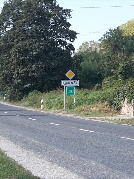 File:City limit, road sign, Fő Road, 2020 Piliscsaba.jpg