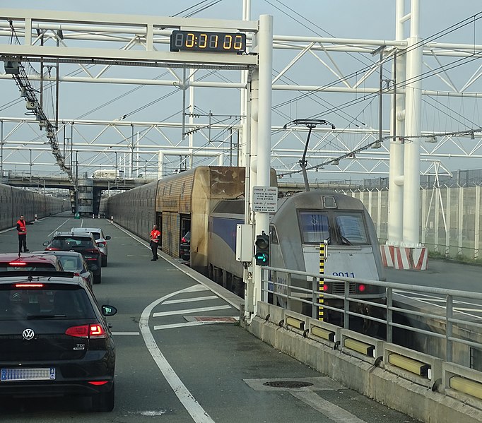 File:Coquelles boarding Le Shuttle 04.jpg