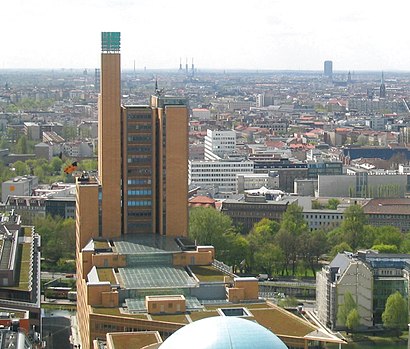 So kommt man zu Atrium Tower mit den Öffentlichen - Mehr zum Ort Hier