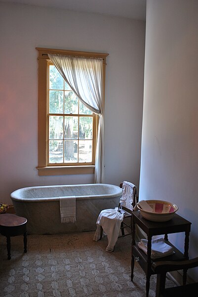 File:Destrehan Plantation, marble bathtub.jpg