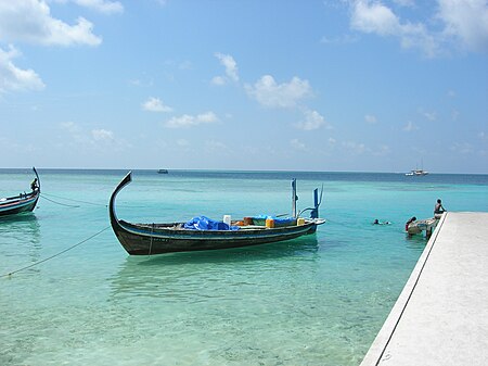 Tập tin:Doni aux Maldives.JPG