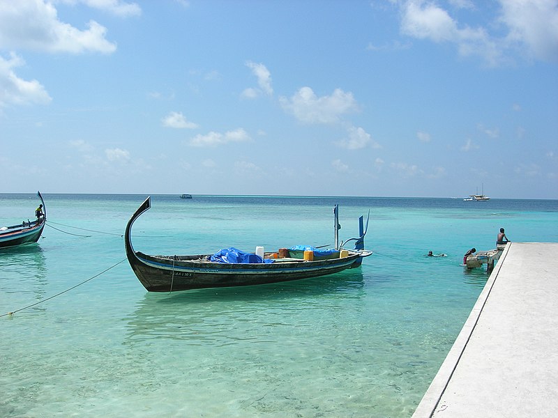 File:Doni aux Maldives.JPG