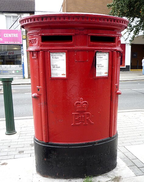 File:Double Elizabeth II postbox on East Barnet Road - geograph.org.uk - 5208573.jpg