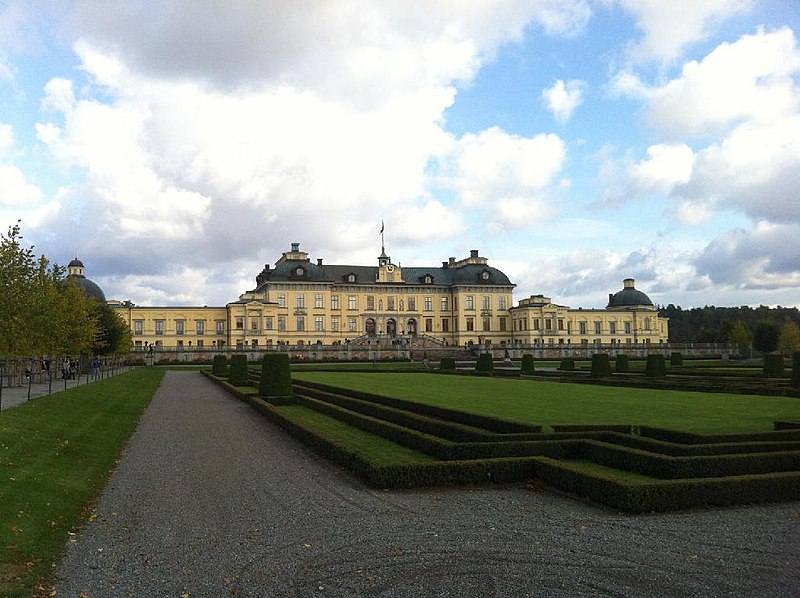 File:Drottningholms slott (Drottningholm 1-1 och Rinkeby 1-1)-1582112.jpeg