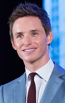 A photograph of Eddie Redmayne at the Japanese premiere of Fantastic Beasts and Where to Find Them in 2016