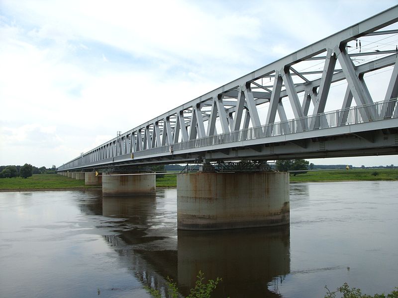 File:Eisenbahnbruecke Wittenberge 2.jpg