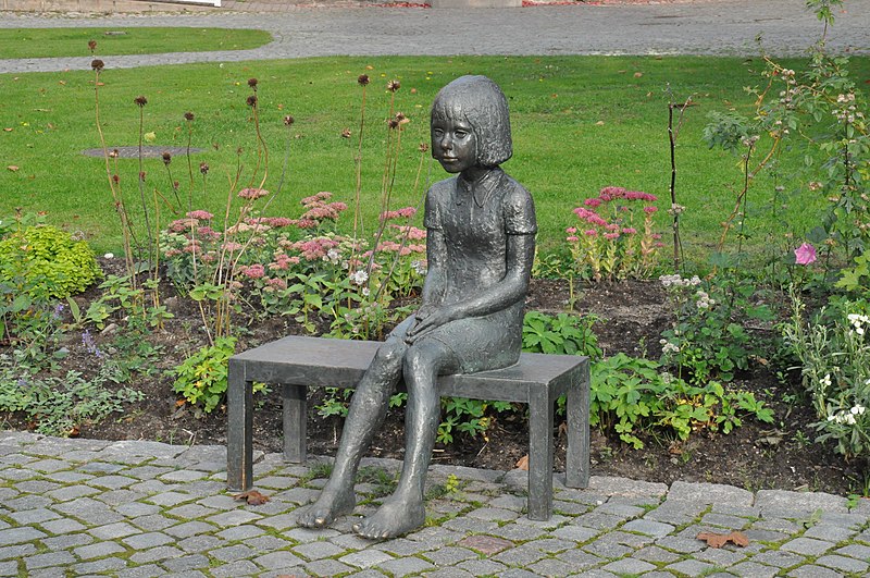 File:Eksjö museum skulptur Lena Cronqvist.jpg