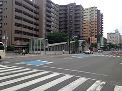 桜坂駅前を通る城南線（桜坂891号線との交差点付近）