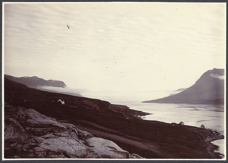 File:Entrance to Seyðisfjörður. (4558299879).jpg