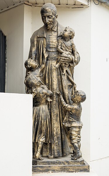File:Estatua de San Vicente de Paul, Limache 20200101.jpg