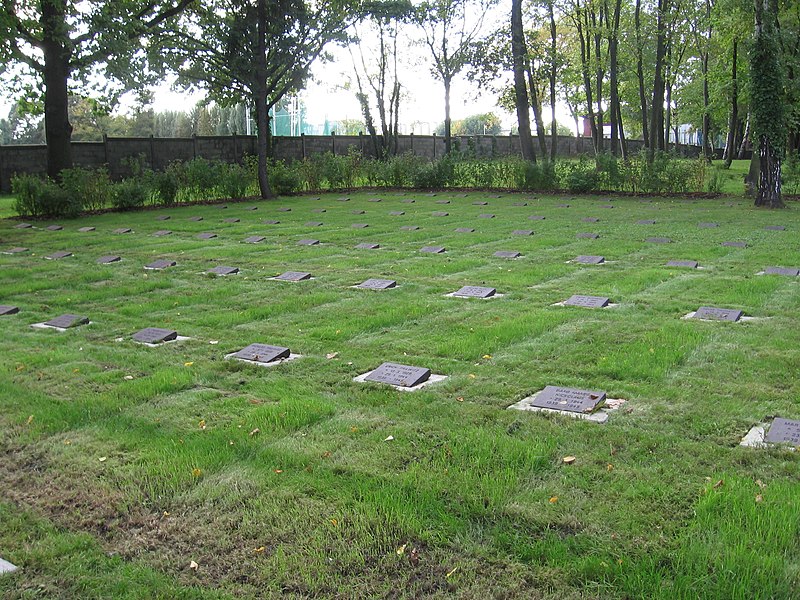 File:Ev. Friedhof St. Andreas - St. Markus, Berlin-Alt-Hohenschönhausen, Weltkriegsgräber 2, Nr. 1.jpg