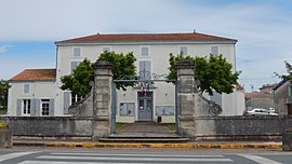 Das Rathaus in Lussant