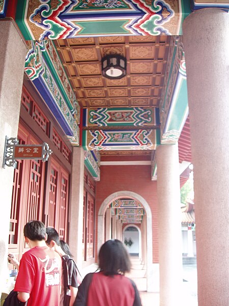 File:Field trip at the Taichung Confucian Temple 03.jpg