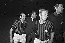 Trapattoni (centre) at the 1968 European Cup Winners' Cup Final in Rotterdam Finale Europa Cup II AC Milan tegen HSV Hamburg 2-0 AC Milan spelers na eindsign, Bestanddeelnr 921-3778.jpg