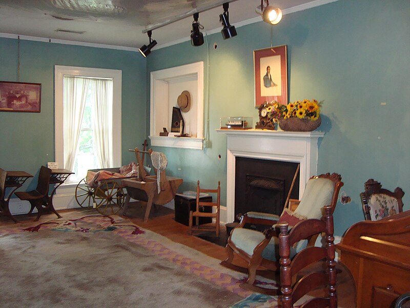 File:Fireplace exhibit at the Chieftains Museum, Major Ridge Home in Rome, Georgia (23f7de6e-1df1-4022-a47b-250126275fe6).JPG