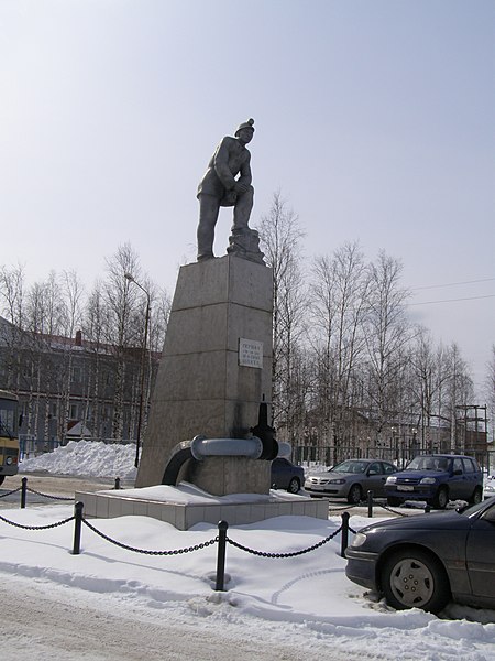 File:First oil-mine in the USSR - panoramio.jpg