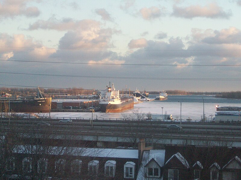 File:Frozen Toronto harbour -b.jpg