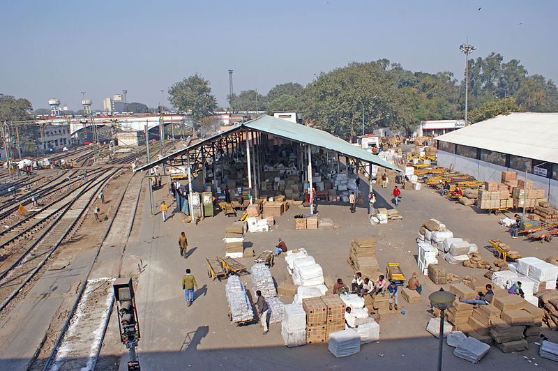 File:Gare-New-Delhi-Marchandises-1.JPG