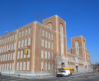 How to get to Samuel Gompers High School with public transit - About the place