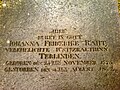 Deutsch: Döhrener Friedhof in Hannover: Inschrift auf dem Grabstein von Johanna Friderike Raht, "verehelichte Justizrätin Terlinden" ...