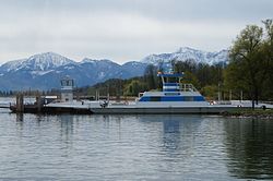 Les bateaux de Gstadt am Chiemsee. L'île de Fraueninsel en arrière plan. Allemagne