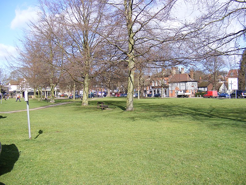 File:Harpenden Town Centre - geograph.org.uk - 707079.jpg