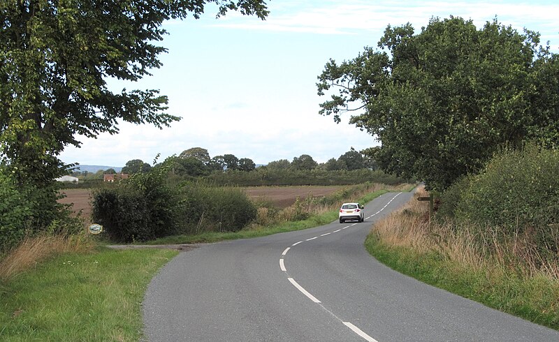 File:Heading for Easingwold - geograph.org.uk - 5917728.jpg