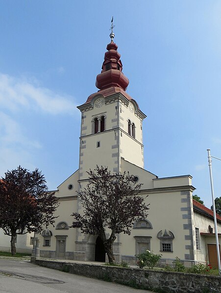 File:Hrenovice Slovenia - church.jpg