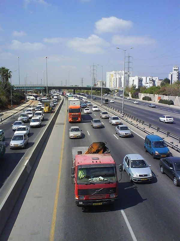 Heavy morning traffic at Bar Ilan Interchange