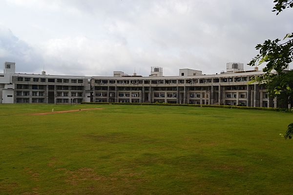The Indian Institute of Management, Bangalore served as Imperial College of Engineering, for this film.