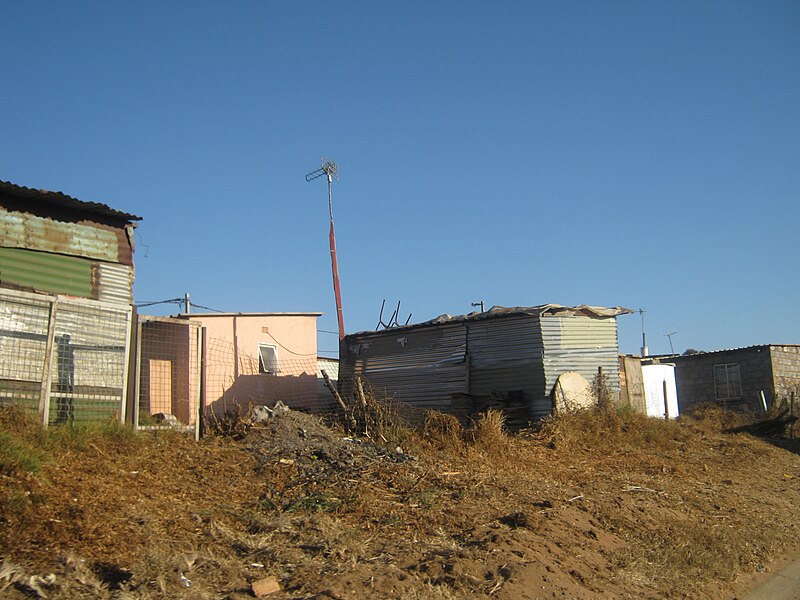 File:Informal settlement near Elsburg.jpg