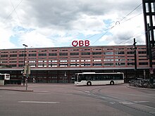 The present station building. Innsbruck Hbf Vorplatz.jpg