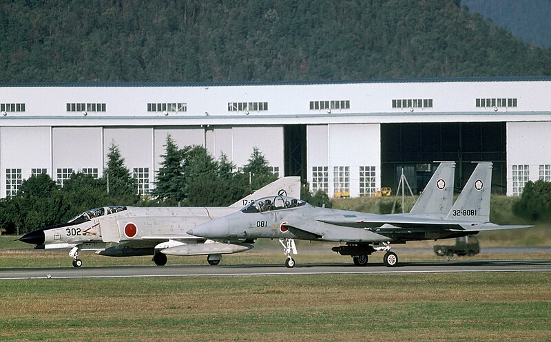 File:JASDF F-4 and F-15 at Gifu Air Field.jpg