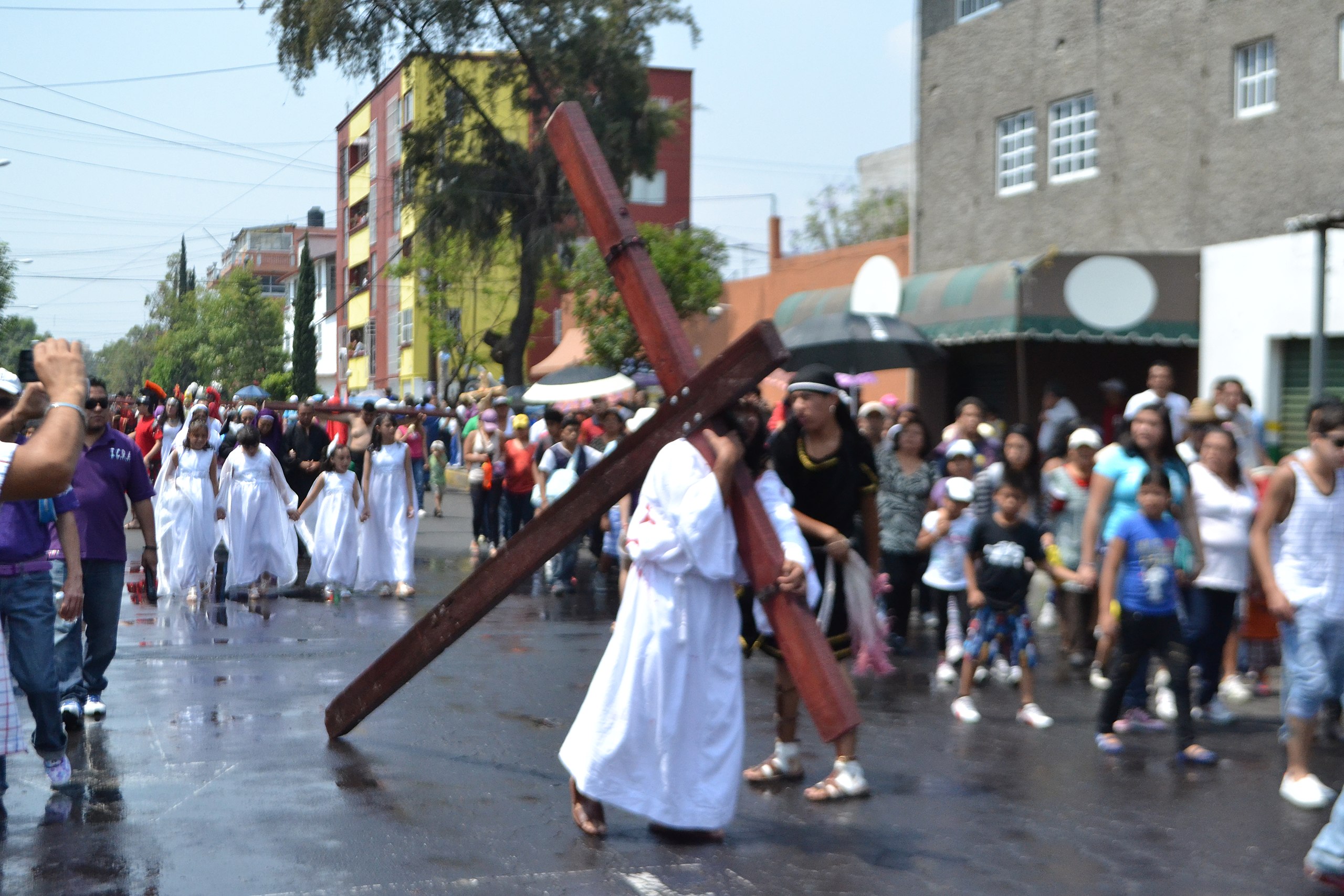 File:Jesús cargando la cruz.JPG - Wikimedia Commons