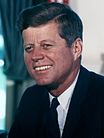 John F. Kennedy, Farbfotoporträt des Weißen Hauses (beschnitten 3 x 4) A.jpg