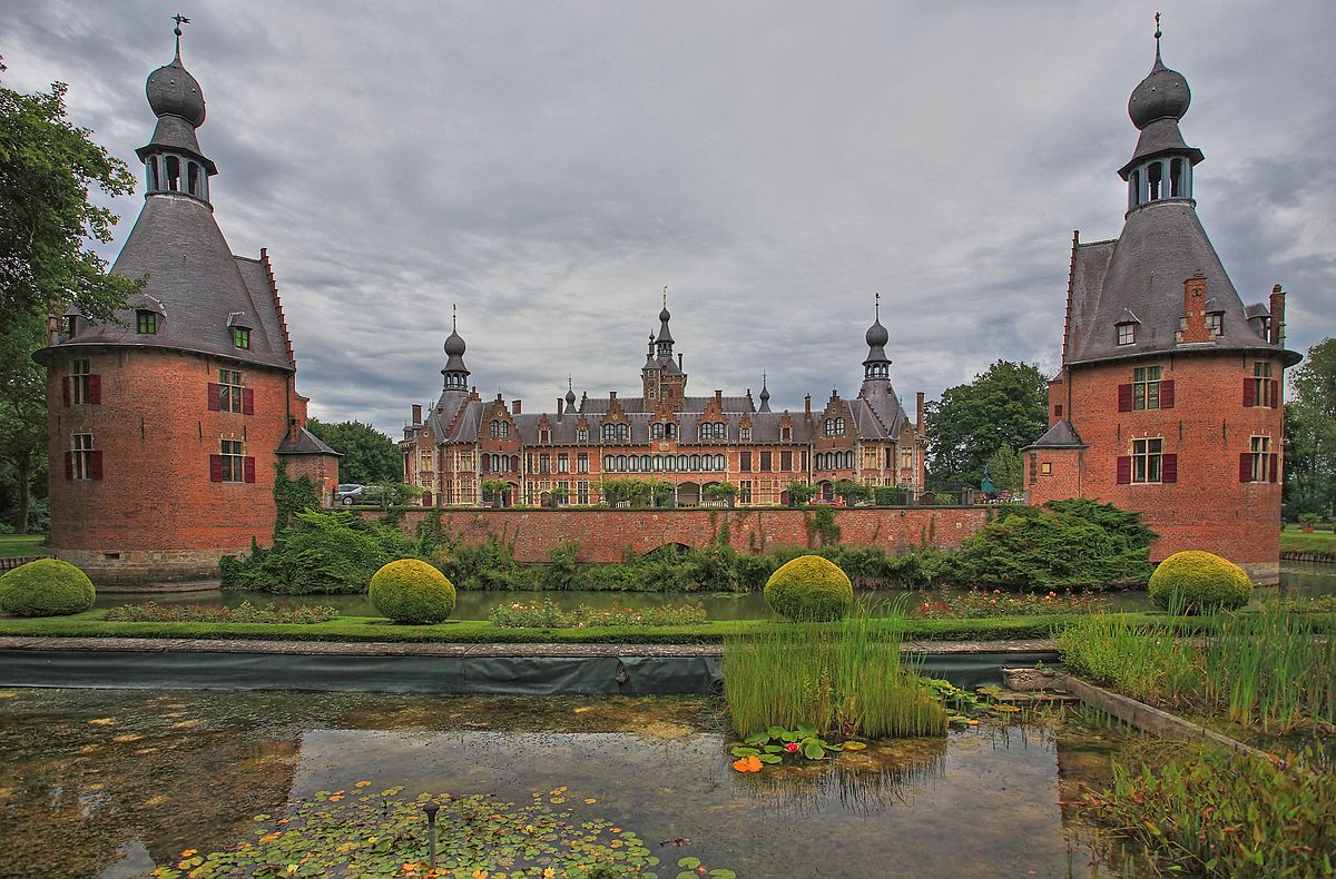 Ooidonk Castle, Deinze Photograph: Francisco Conde Sánchez Licensing: CC-BY-SA-3.0