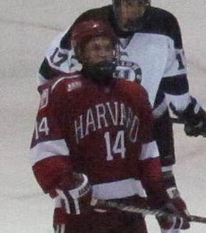 KERFOOT Harvard University Crimson срещу Union College Dutchmen - 24 януари 2014 г. (12127485905) (изрязано) .jpg