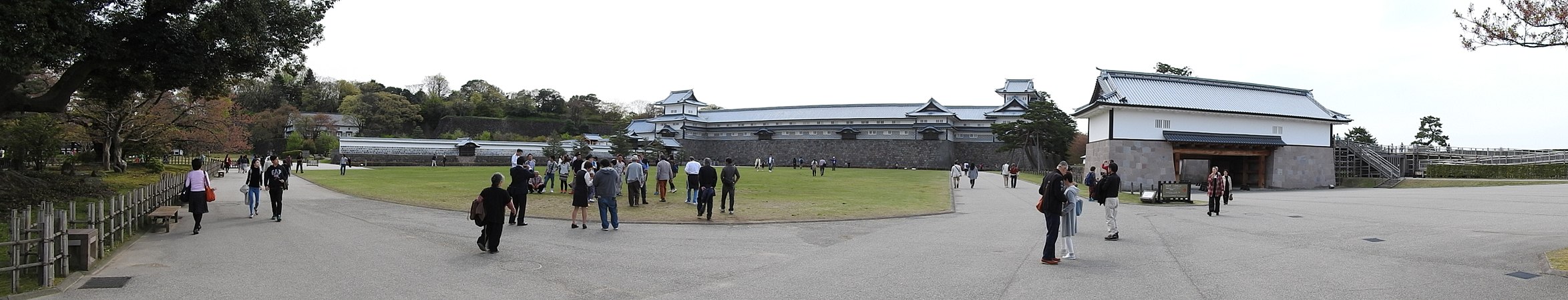 English: Panorama of Kanazawa Castle