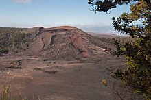 Pu'u Pua'i, un cono de ceniza en el borde del cráter Kilauea Iki que se formó por una fuente de lava en 1959.