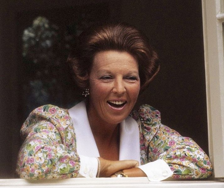 File:Koningin Beatrix in venster 1986.jpg