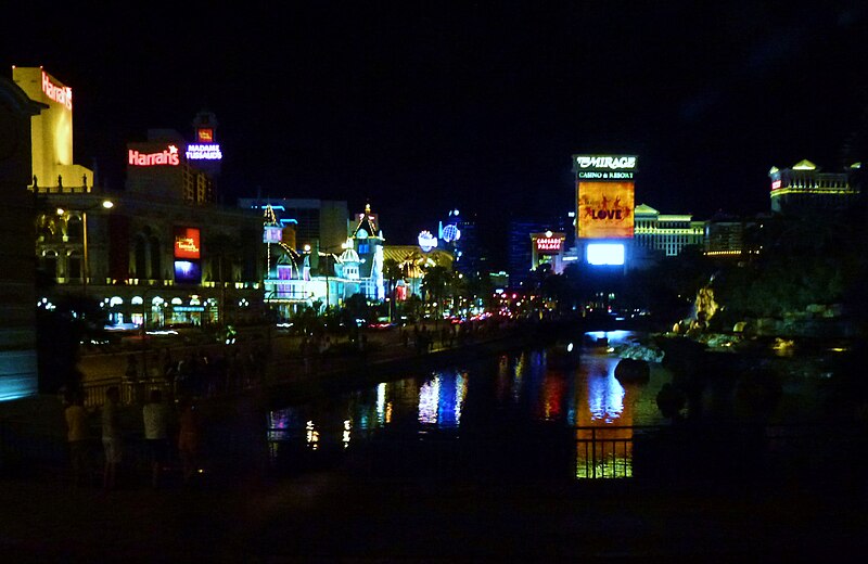 File:Las Vegas 2012.- Mirage Hotel & Casino.jpg