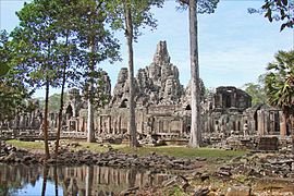 Le Bayon (Angkor Thom) (6918753837).jpg