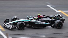 Lewis Hamilton en el Gran Premio de China, conduciendo su monoplaza Mercedes-AMG W15