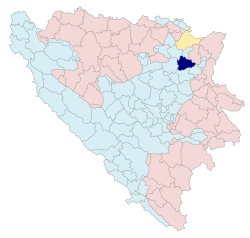 Locatie van Tuzla in Bosnië en Herzegovina (donkerblauw)