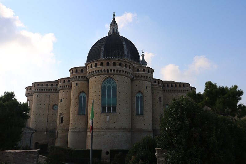 File:Loreto - Basilica della Santa Casa di Loreto - 002.JPG