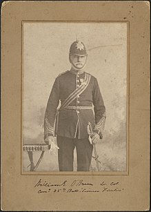Schwarzweiss-Porträt eines Militäroffiziers in der Uniform