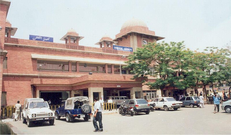 File:Lucknow Junction.jpg