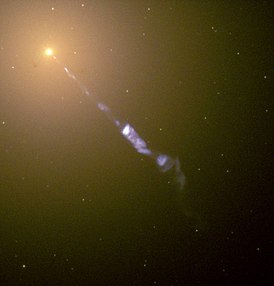 Галактика M 87. Из центра галактики вырывается релятивистская струя