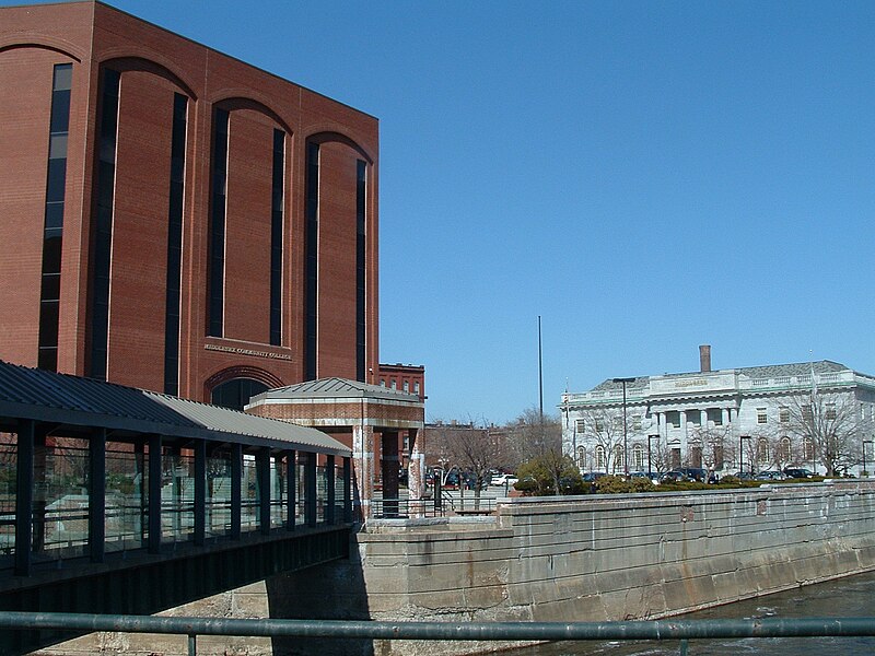 File:MCC-Lowell-at-canal.jpg